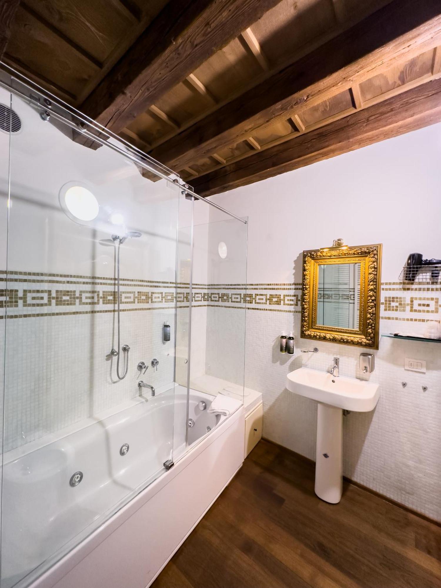 Truly Verona - Delle Erbe Suites Eksteriør bilde